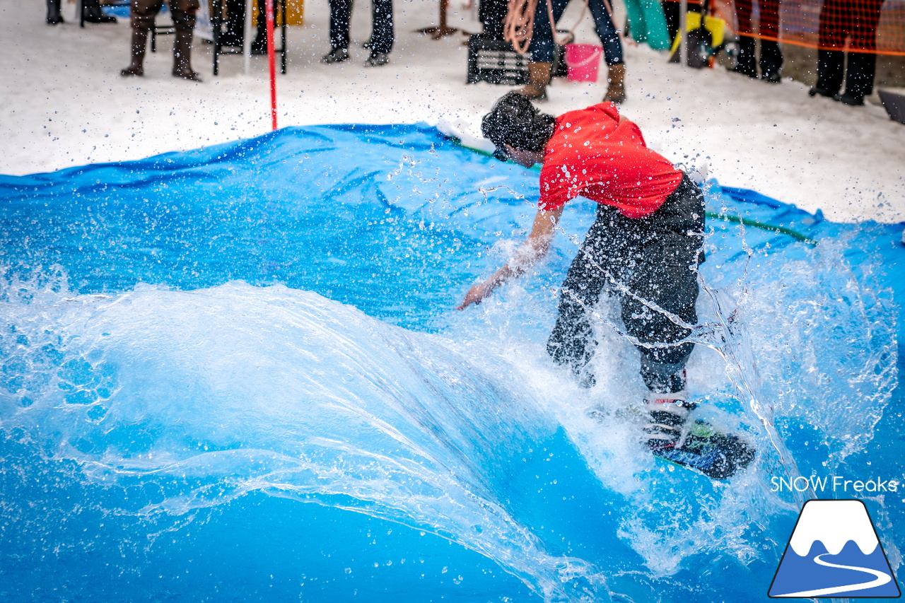 富良野スキー場｜いよいよインターナショナルなイベントに？！春シーズン恒例『第13回 Pond Skimming 池渡り』開催～♪